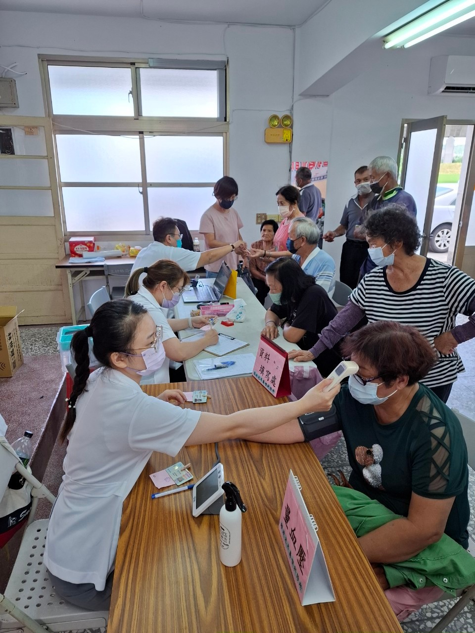 113.10.8三村里社區流感施打照片3