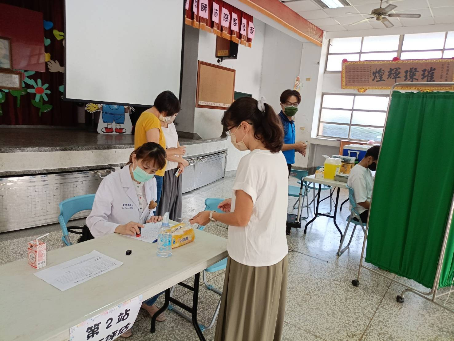 1121025三民國小流感設站 相本
