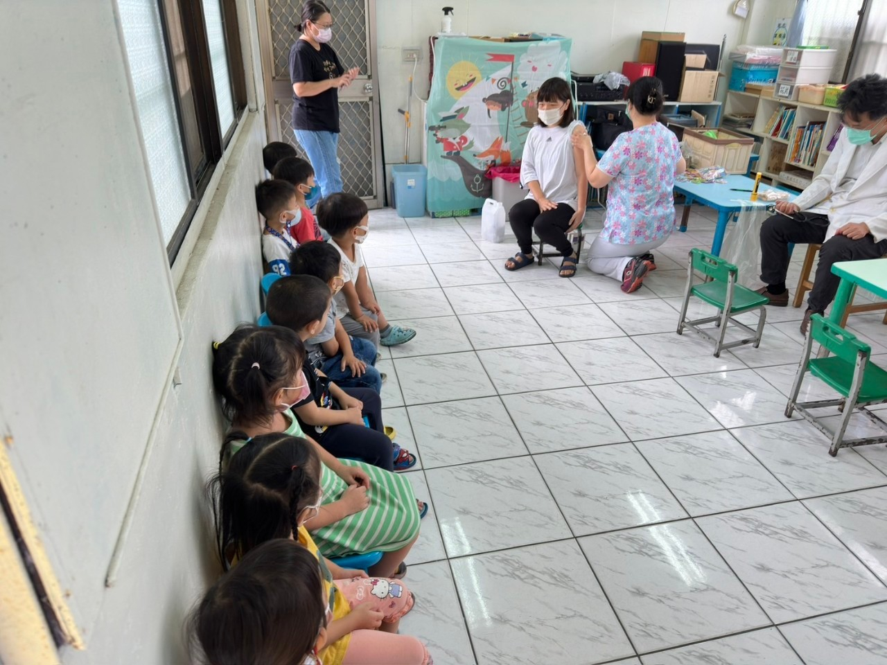 1121025昀銛幼兒園流感設站照片2