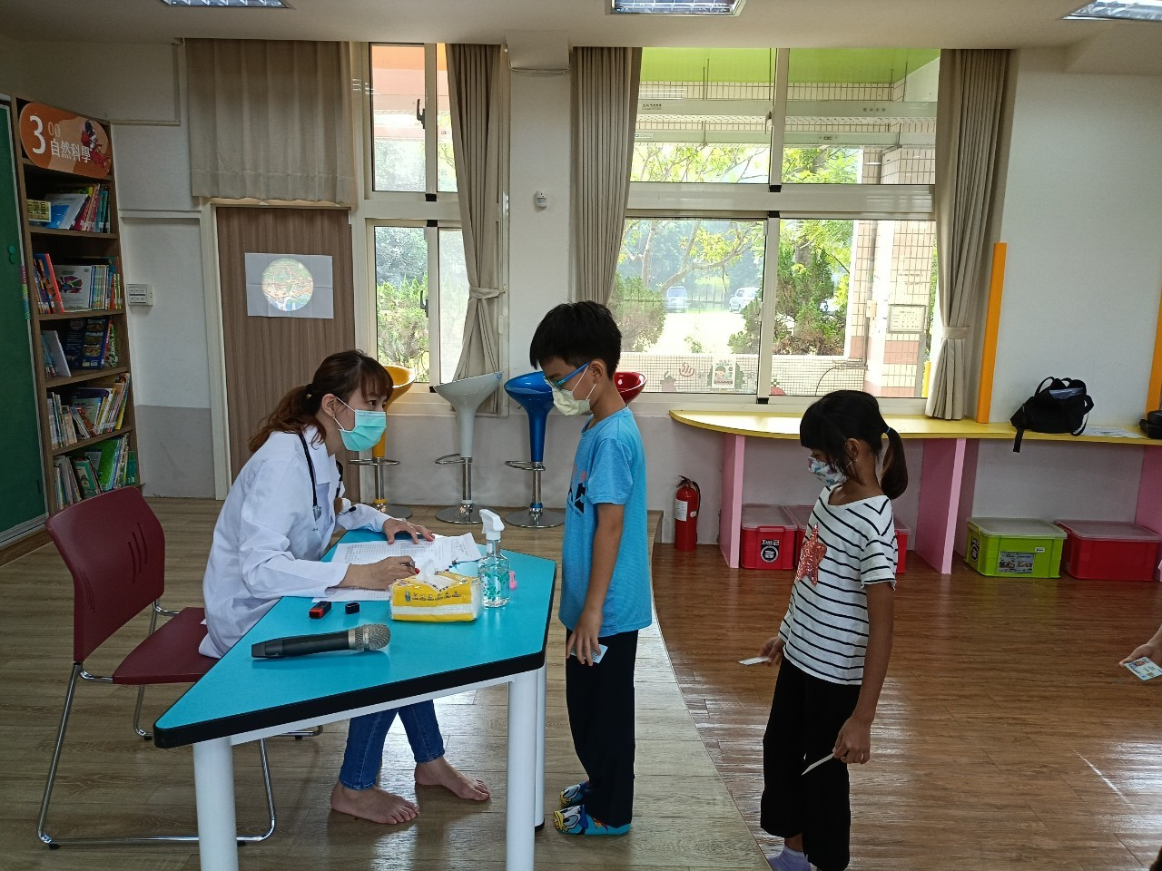 1121025快官國小流感設站照片2