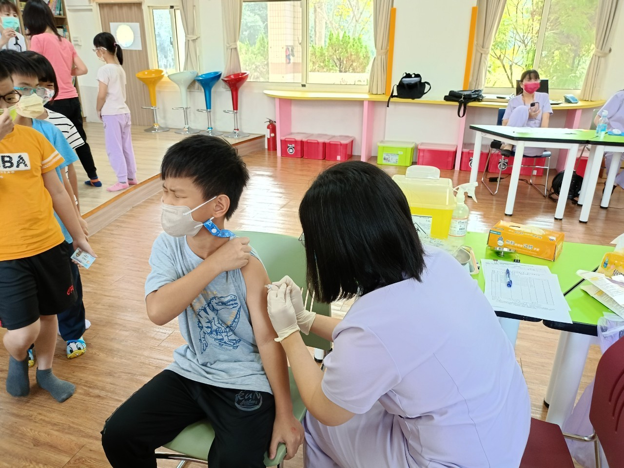 1121025快官國小流感設站照片3