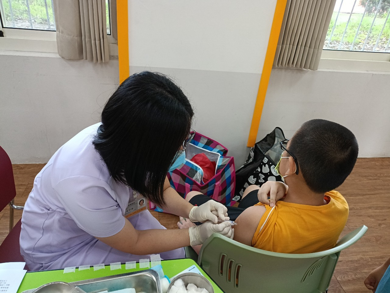 1121025快官國小流感設站 相本